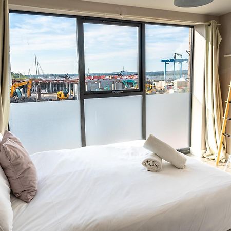 Beautiful Two Bedroom Harbour Side Apartment Poole Esterno foto