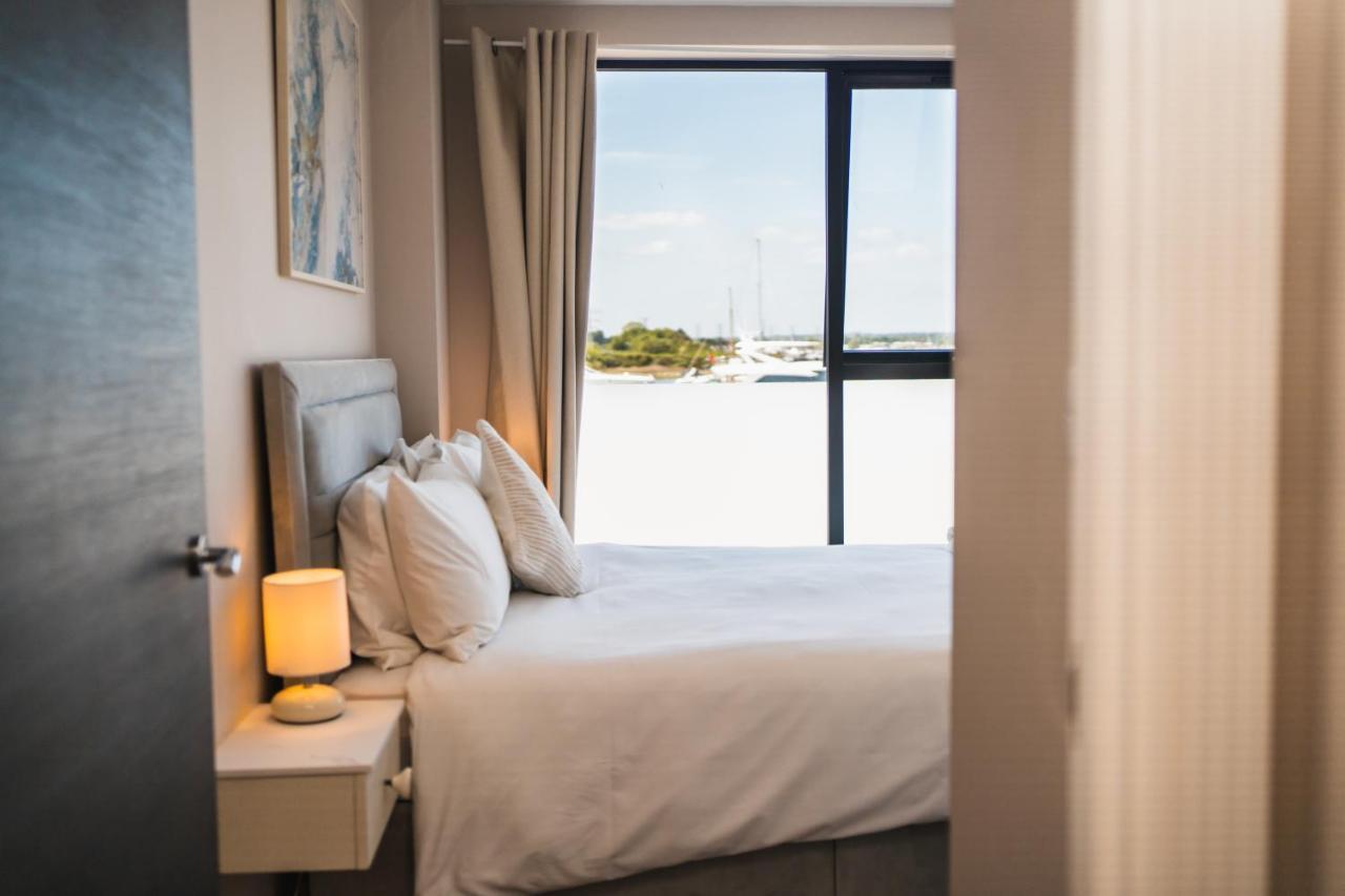 Beautiful Two Bedroom Harbour Side Apartment Poole Esterno foto