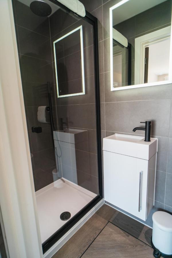 Beautiful Two Bedroom Harbour Side Apartment Poole Esterno foto