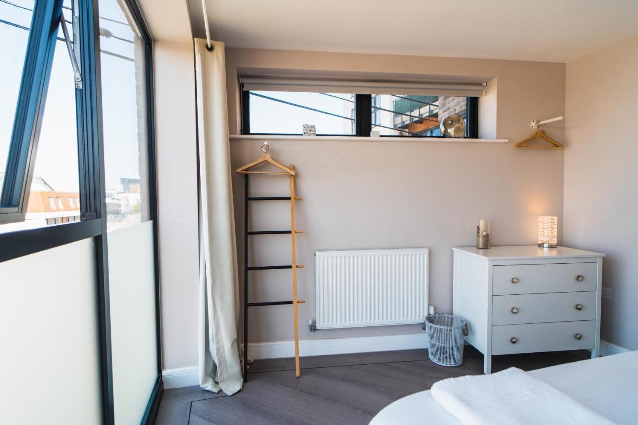 Beautiful Two Bedroom Harbour Side Apartment Poole Esterno foto