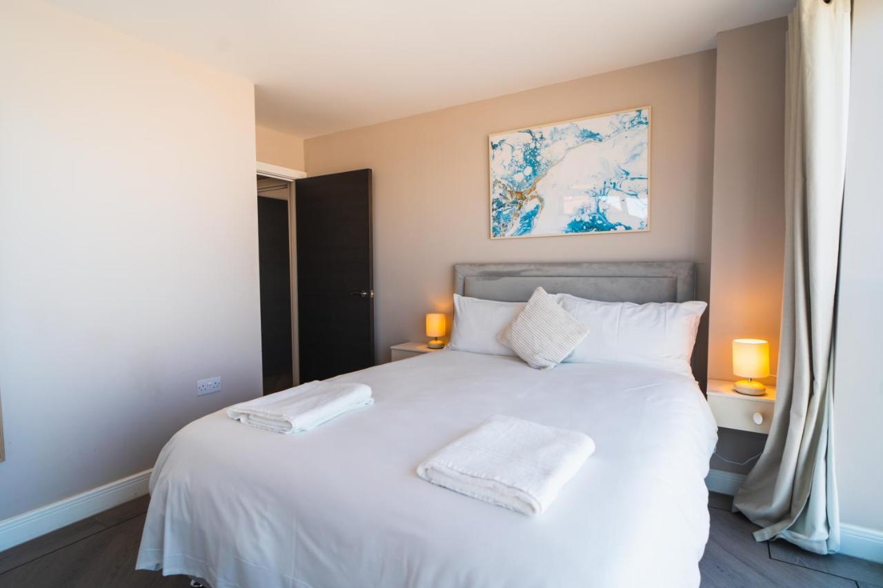Beautiful Two Bedroom Harbour Side Apartment Poole Esterno foto