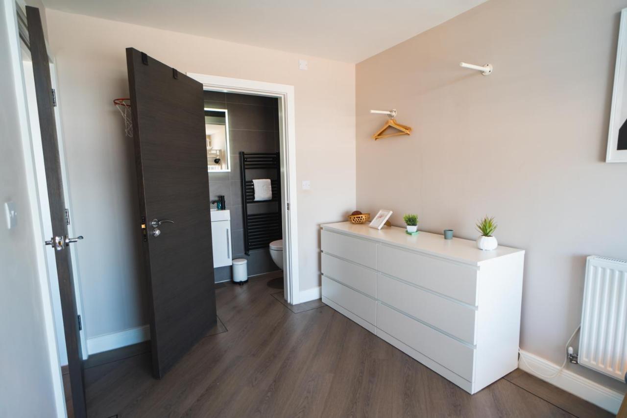 Beautiful Two Bedroom Harbour Side Apartment Poole Esterno foto