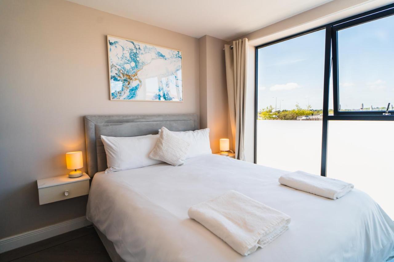 Beautiful Two Bedroom Harbour Side Apartment Poole Esterno foto